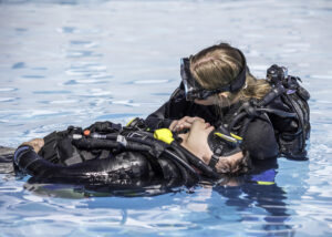 Padi rescue course pool training